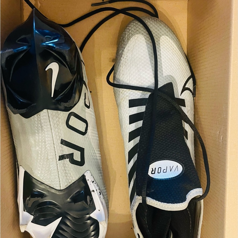 Men’s football cleats